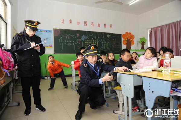 羅馬諾：水晶宮正在內部討論以決定格伊去留，利物浦在推進