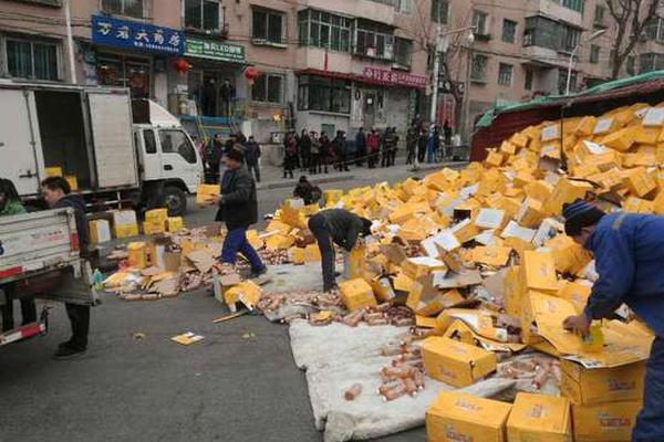 TA：AC米蘭買阿坎吉之前可能需要先賣人，曼城傾向永久出售他